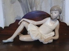 RETIRED NAO BALLERINA BALLET FIGURE FIGURINE CHINA ORNAMENT RECLINED GIRL CHILD 