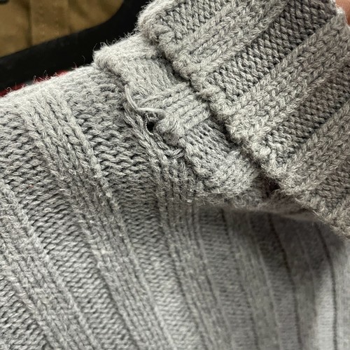 Abercrombie & Fitch Women/Junior Sz S Grey Turtle Neck Sweater Patch On Arm USA - Picture 7 of 7