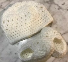 Crochet Handmade Baby Hat Booties Newborn 0-3 months White Shoes Set Cap Bean
