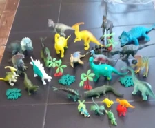 Lot of 32 DINOSAUR Action Figures Mixed Brand of Toy Dinosaurs