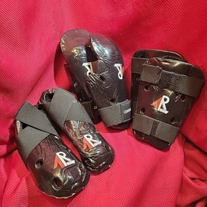 CENTURY Rise SPARRING GLOVES SHOES SHIN arm GUARDS PADDED youth child karate lot