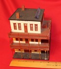 1800 's Style Hotel with Porches All 3 Stories by Con-Cor #B820 - HO Scale — photo 4