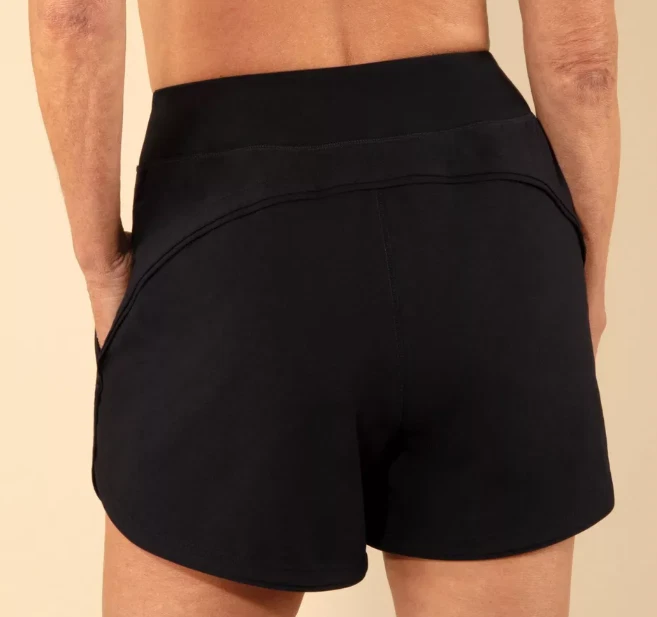 Pantalones cortos de natación Lands' End para mujer 5" UPF 50 - negros S: calzoncillo incorporado, tiro alto S Foto 2 de 4