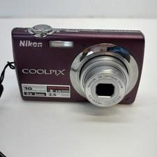 Nikon COOLPIX S220 10.0MP Digital Camera Plum 2.5 Inch LCD 3x Zoom W/ Battery