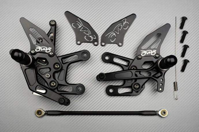 Commandes reculées ajustables pour améliorer la position de conduite sur Kawasaki ZX10R