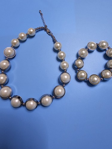 M & S pre loved pearl & silver statement necklace & matching bracelet. - Picture 12 of 13