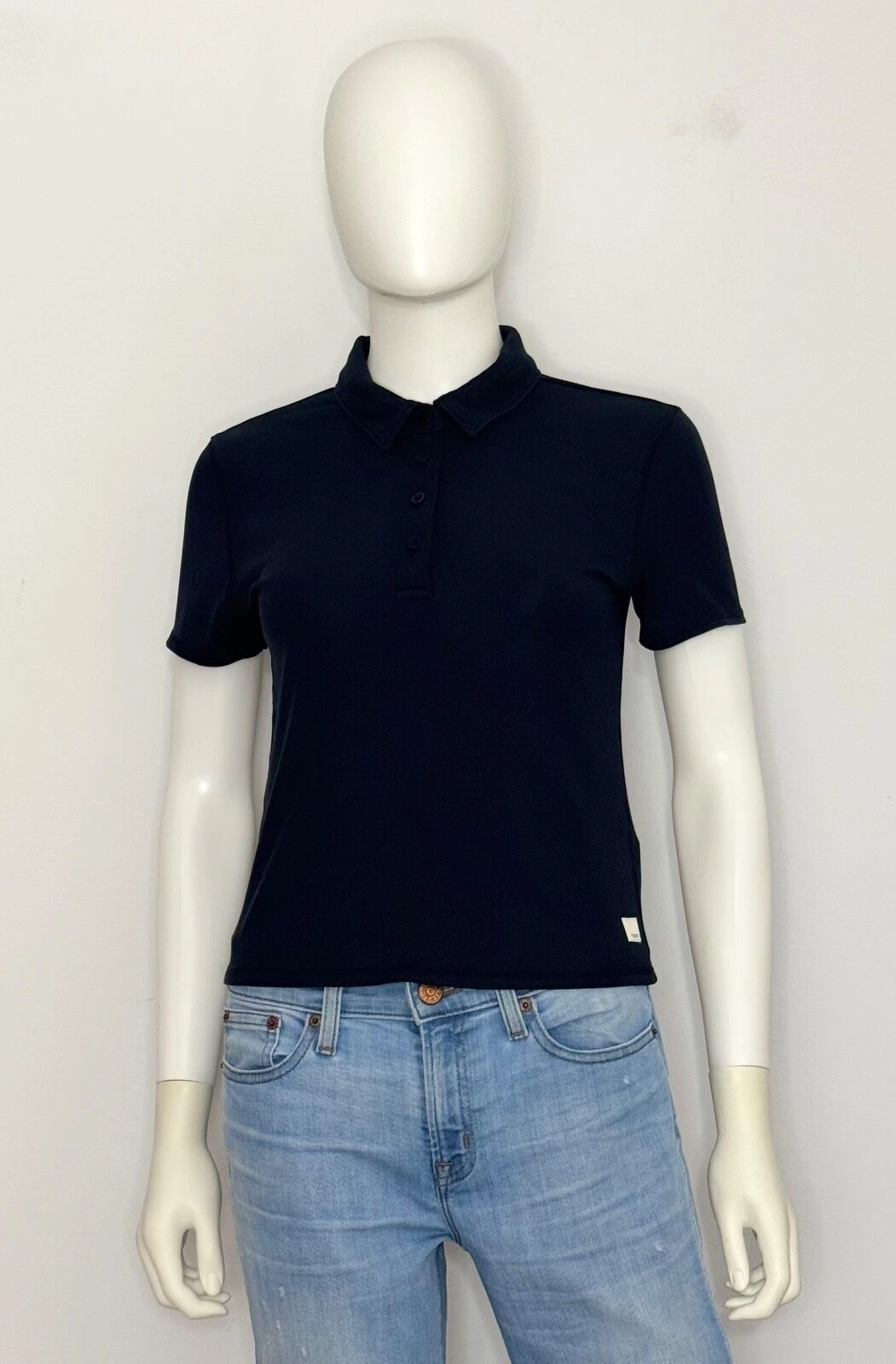 vuori pose fitted short sleeve breathable logo shirt
