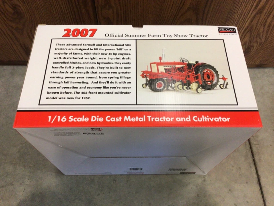 Tractor Farmall 504 1/16 y cultivador 468 2007 tractor de exhibición de juguetes de verano Foto 4 de 4