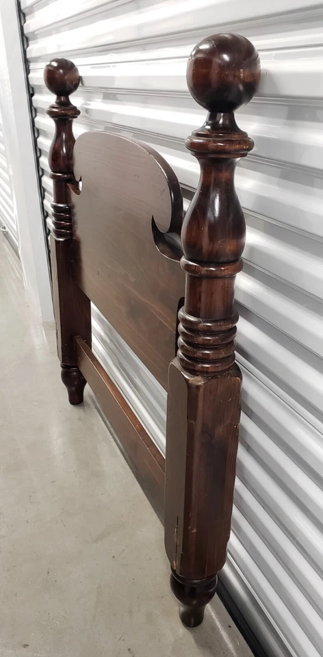 Cabecero doble de bala de cañón de pino envejecido Ethan Allen, artículo #12-5620 en taberna antigua Foto 3 de 4