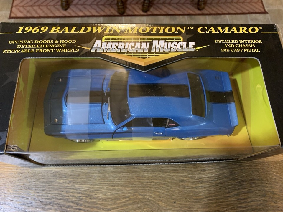 AUTO WORLD AMERICAN Mus MCACN 1969 Plymouth Road Runner 1:18 voiture moulée sous pression