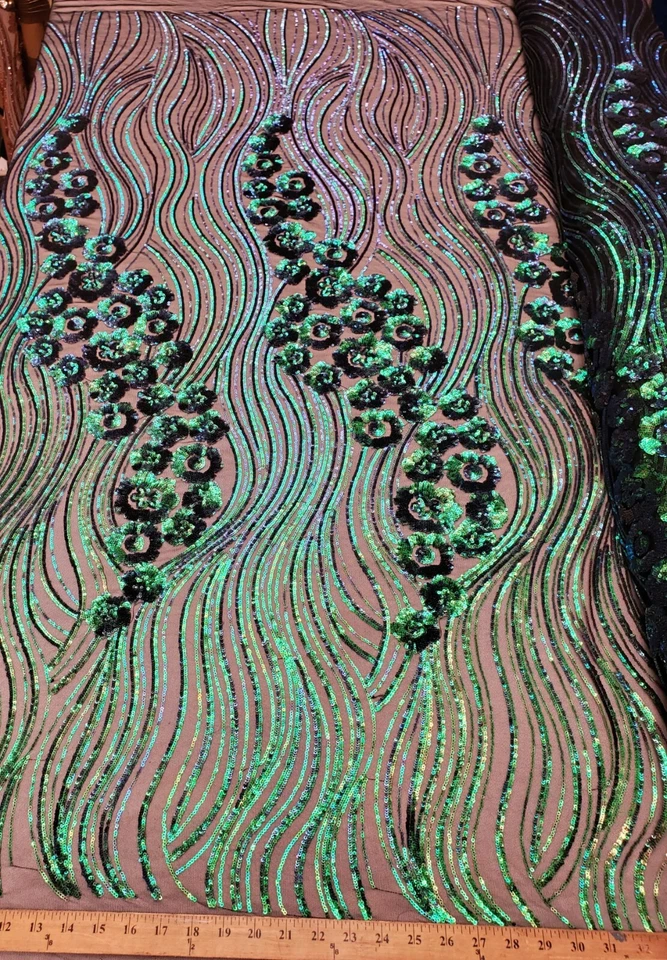 Tela de lentejuelas de graduación de malla bordada floral verde iridiscente "Ondulada de lujo"  Foto 3 de 4