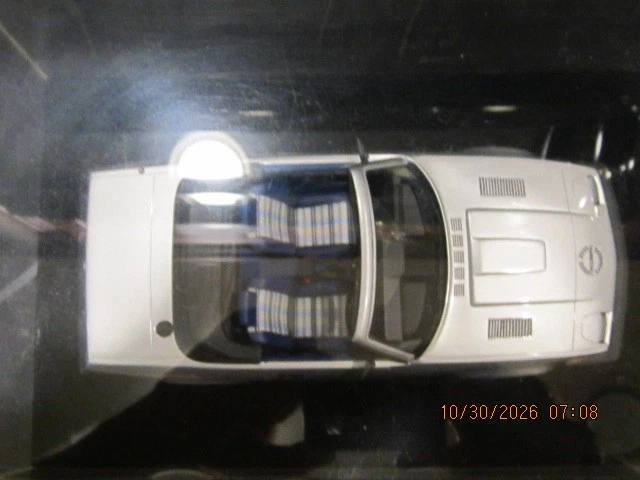 罕见 1/18 比例 Triumph TR7 DHC 带展示盒 — 第 4/4 张图片