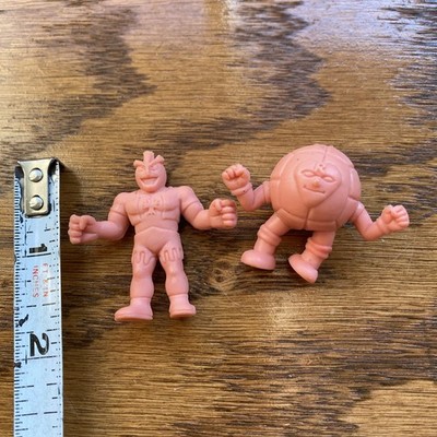 Lot of 2 VTG M.U.S.C.L.E. Men VOLLEYBALL #099 & Canadianman #51 Mattel Muscle