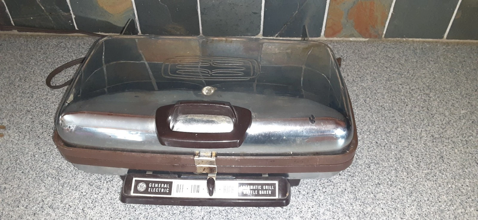Vintage General Electric GE Automatic Grill Waffle Baker Maker AIG44T Works!