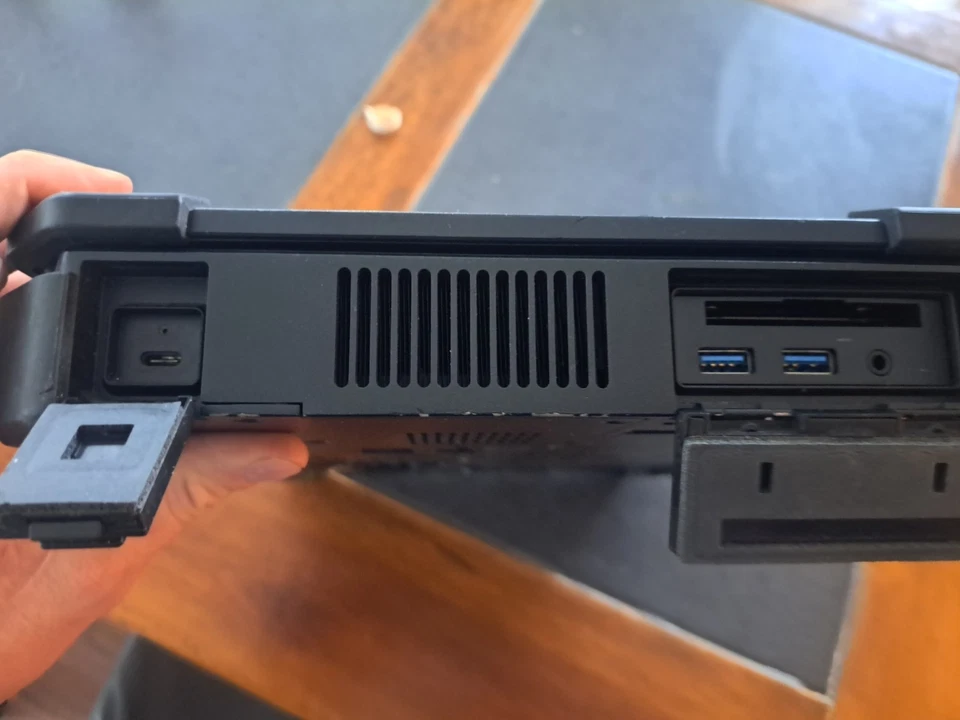 Dell Latitude 7424 Resistente IntelCore i5-8650U 16GB RAM 512GB SSD Win11Pro Táctil Foto 3 de 4