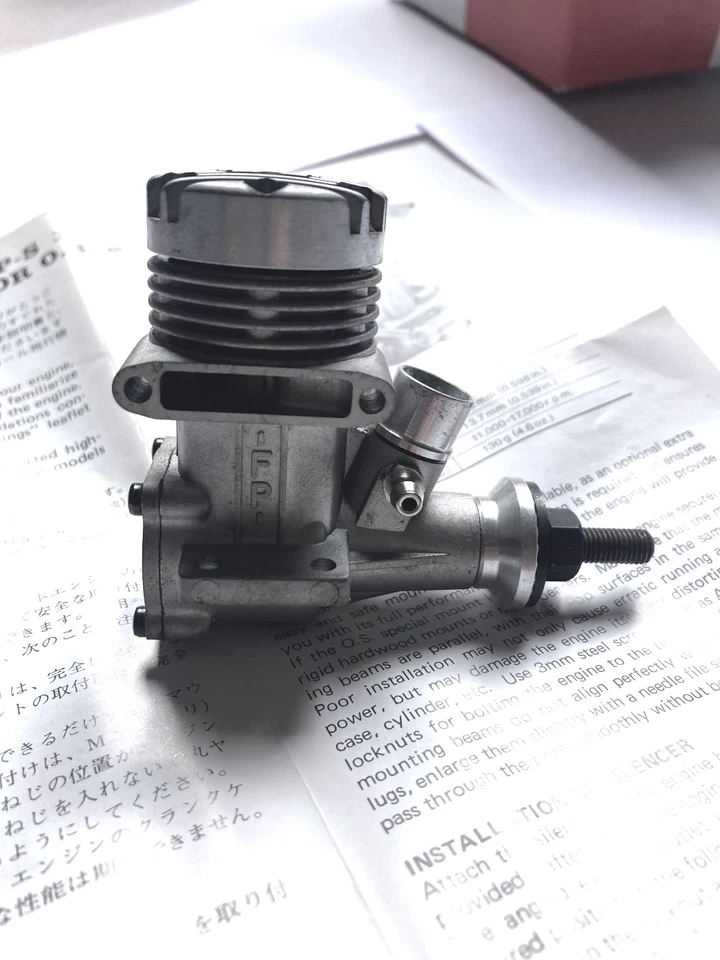 O.S. MAX 15 FP 2-Stroke Airplane Glow Engine with 2 glow plugs - Image 2 of 4