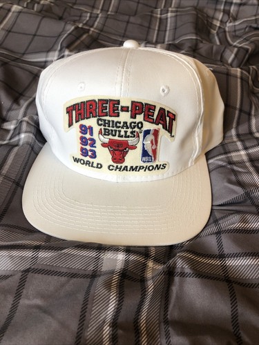 CHICAGO BULLS 3 PEAT WORLD CHAMPIONS 