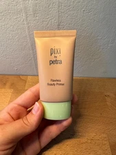 Pixi By Petra FLAWLESS BEAUTY PRIMER Hydrating Glow 1 fl oz / 30 mL NEW, Unused