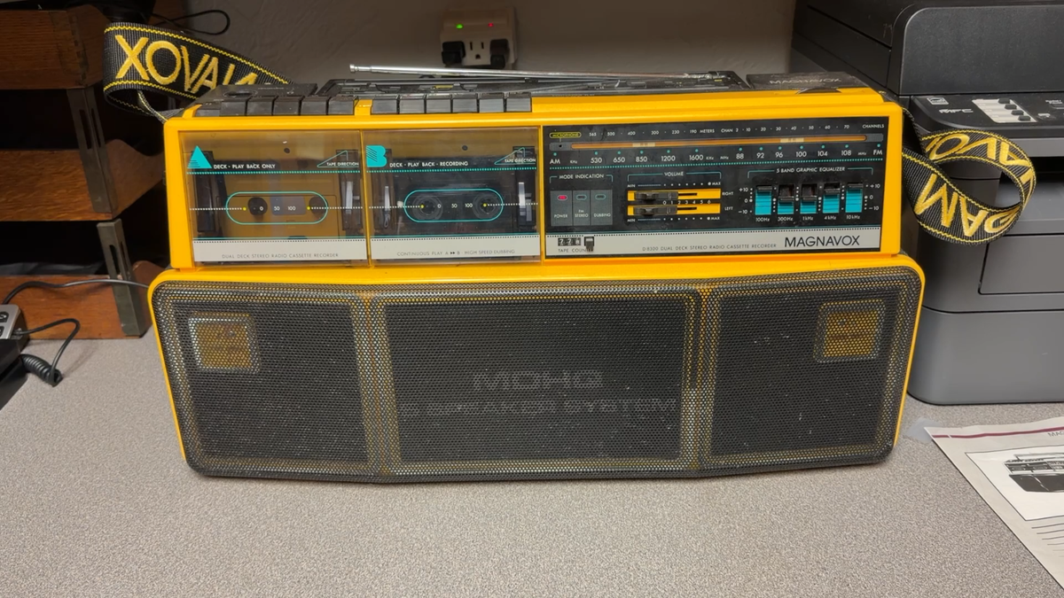 Vintage Magnavox D8300 Boombox Radio Dual Cassette Recorder Black