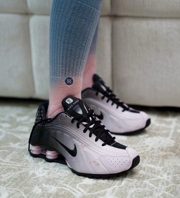 Nike Shox R4 'Sakura' (IB8872-600) 