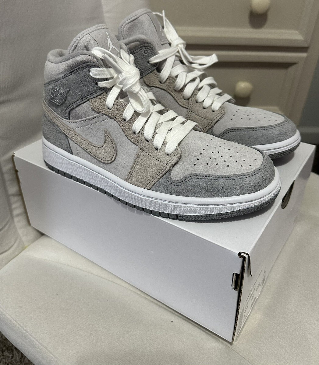 Nike Air Jordan 1 Mid SE Shoes Grey College Grey DO7139-002  display picture 3