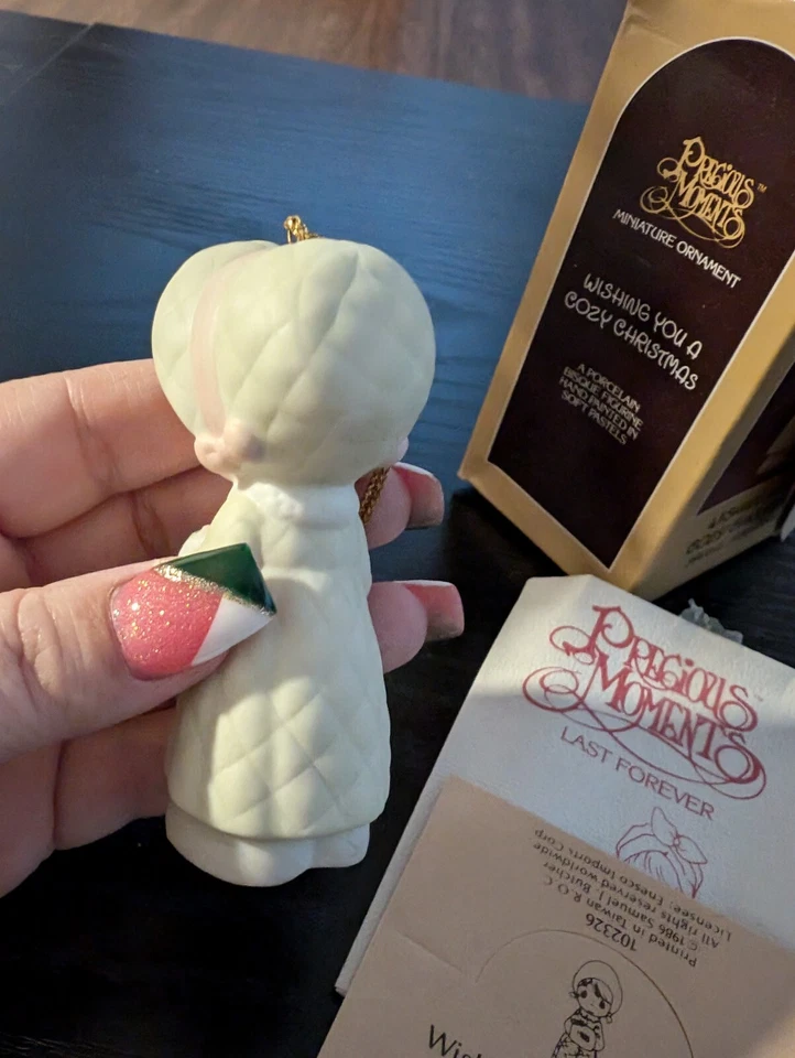 Precious Moments Enesco 1986 "Wishándote una acogedora Navidad" adorno con caja de colección Foto 3 de 4