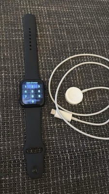 Apple Watch SE (2.Generation) 44mm Schwarz Mit Ladekabel Ohne Originalverpackung