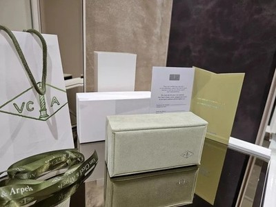 Van Cleef & Arpels VCA Bracelet Box, Bag , Outerbox , Protective Sleeve and Card