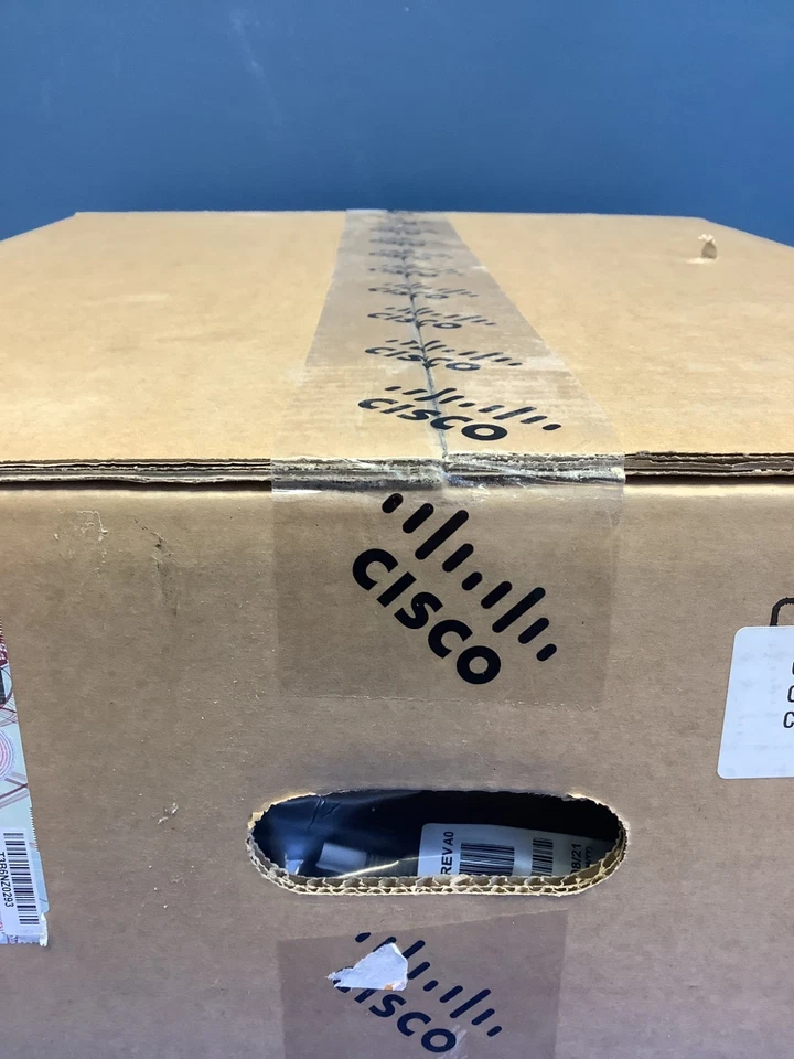 C9200L-24P-4G-E Cisco Catalyst9200L 24-port PoE+4 x 1G Network Essential switch - Image 2 of 4