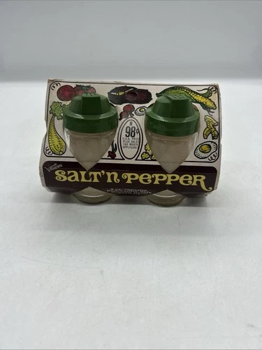 Vintage federal housewares salt and pepper shakers Glass Green Tops New In Pkg
