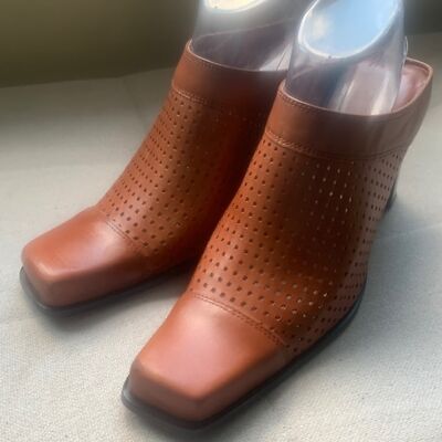 Two Lips ''Kelly'' Perforated Leather Slip On Square Toe Heeled Mules Size 8M