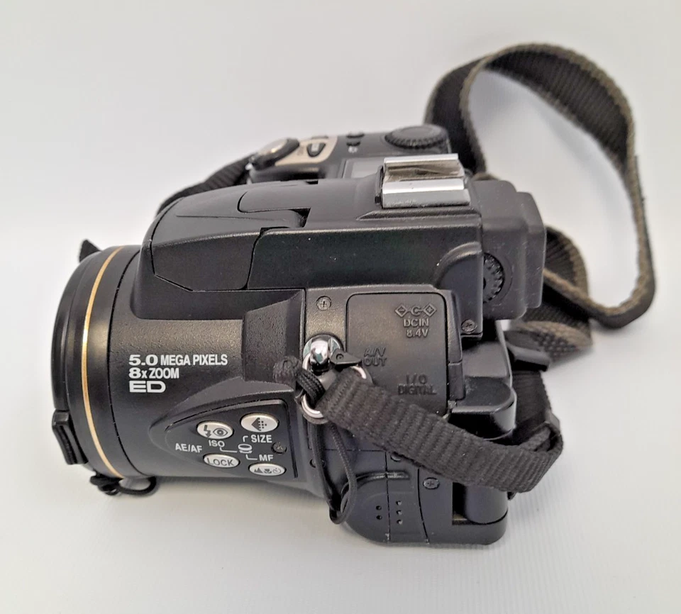 Nikon Coolpix 5700 Digital Camera, 5 MegaPixel, 8 X Zoom Lens, Boxed, Untested - Image 3 of 4