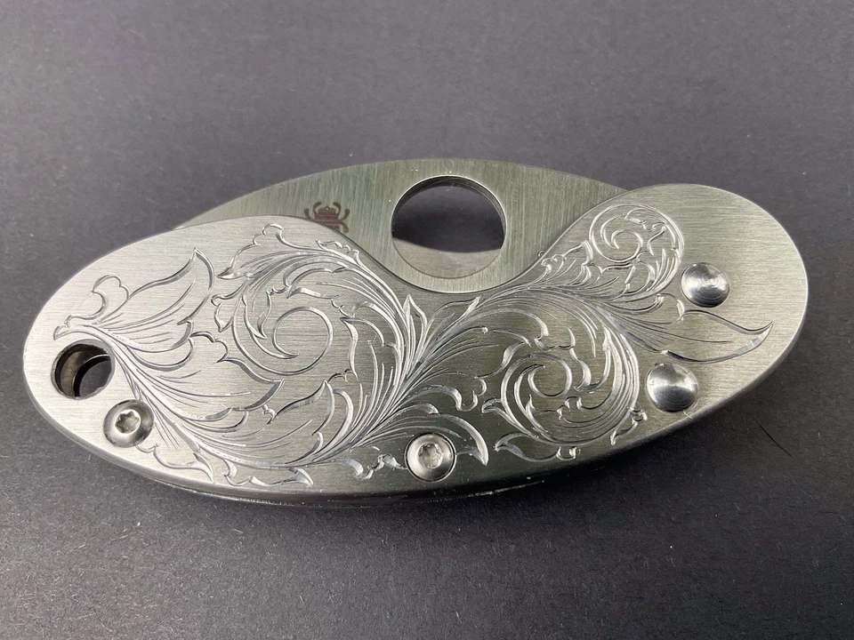 Cuchillo de bolsillo Spyderco Cricket grabado a mano de acero inoxidable hoja lisa Foto 3 de 4