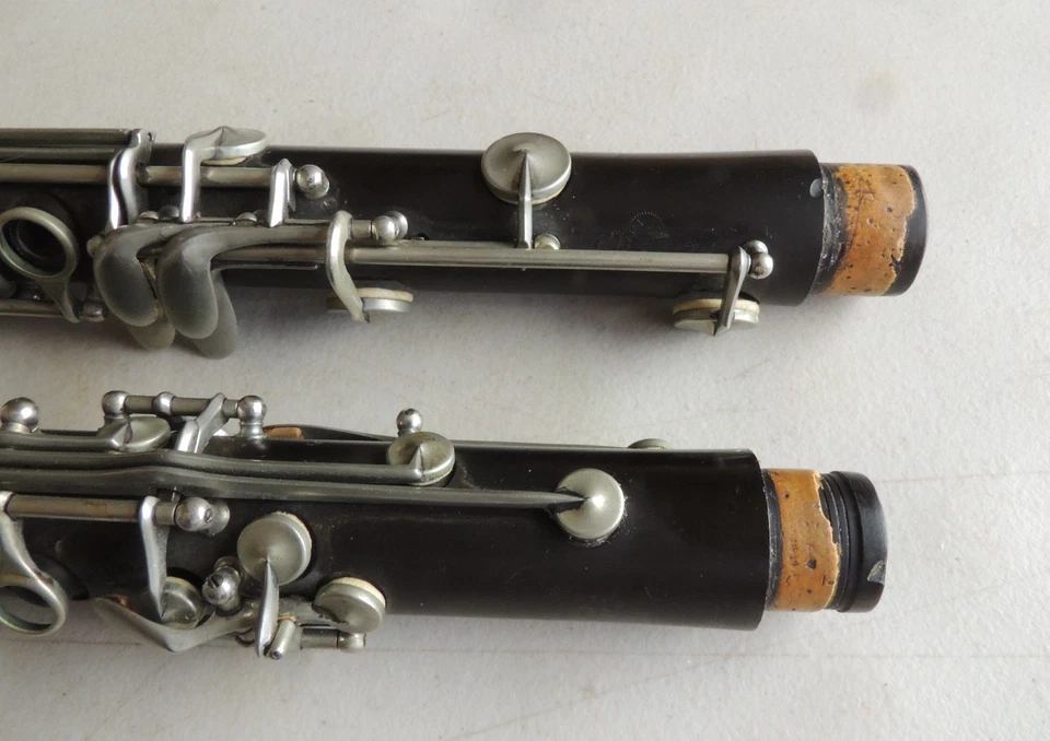 C.G. Clarinete CONN Bb paso bajo 7 anillos goma dura faltante barril Foto 4 de 4
