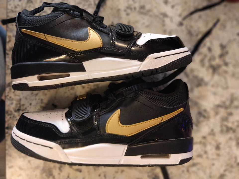 Talla 5Y Air Jordan Legacy 312 Bajo Negro Metálico Dorado Foto 2 de 4