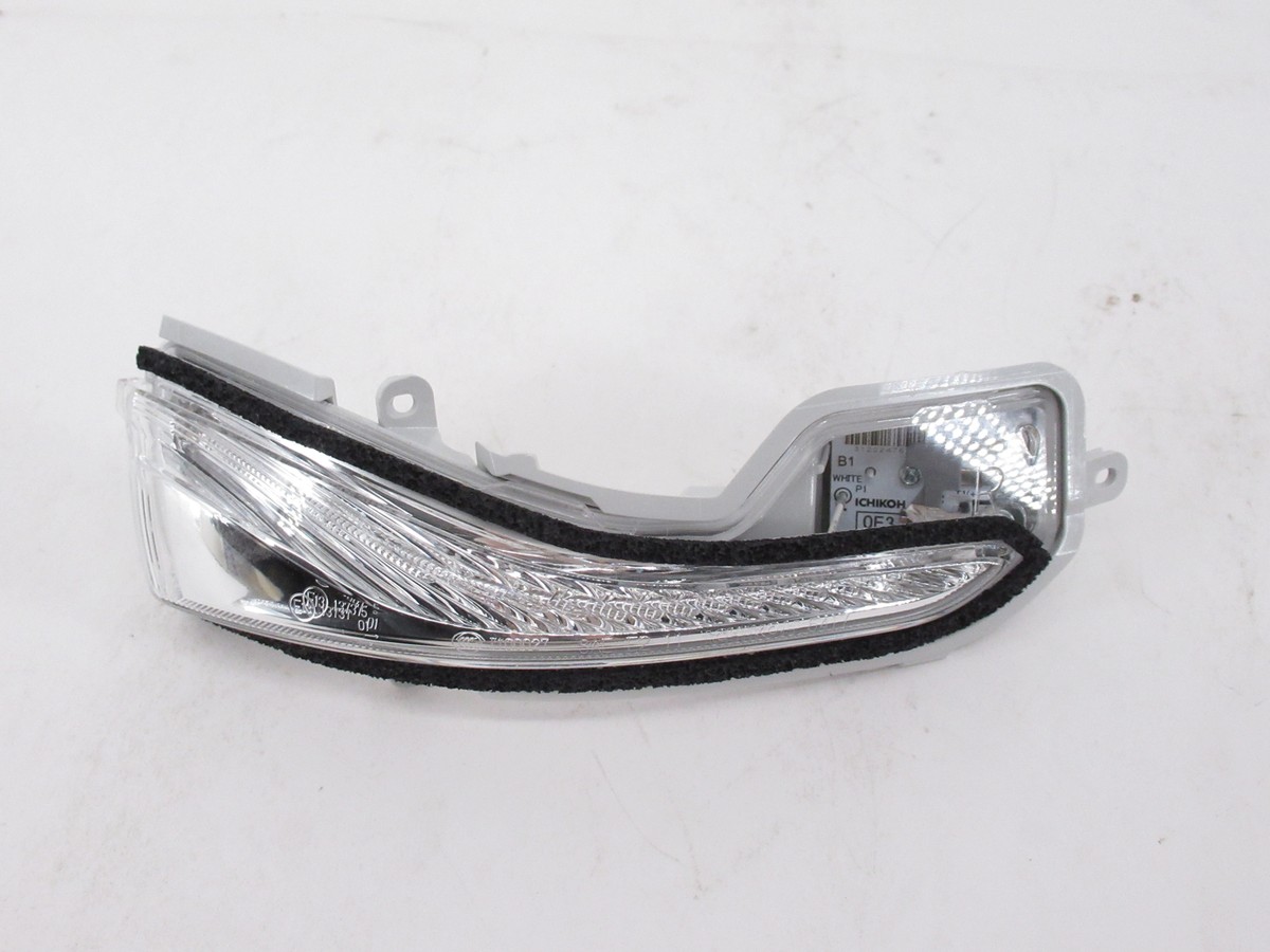 Genuine OEM Infiniti 26160-4GA0A Passenger Side Mirror Turn Signal