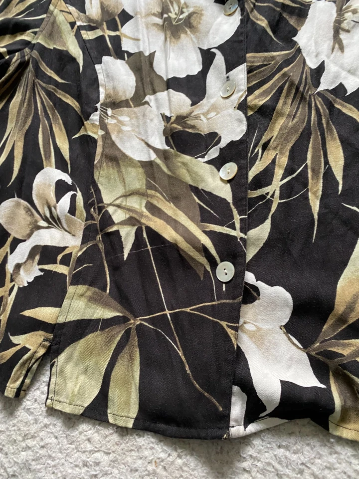 Caribbean Joe 女式丝绸混纺花卉短袖纽扣衬衫小号 PXL — 第 2/4 张图片