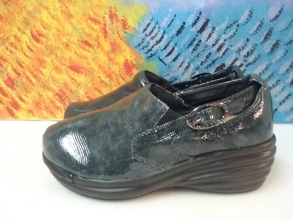 Zuecos Dickies verde y negro para mujer talla US 6,5/9" Foto 4 de 4