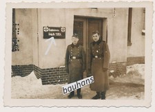 Foto Ostpreußen Tilsit Soldaten Wehrmacht Schild Krankenrevier 1942 (6742x)