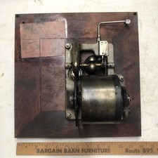 Vintage VV- 80 -20647 Victor Machine PHONOGRAPH Part Motor & Board