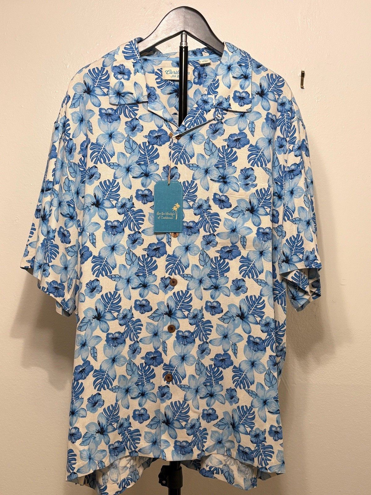 Caribbean Blend Men's XL Blue Floral Button-Up Shirt Short Sleeve Regular Fit