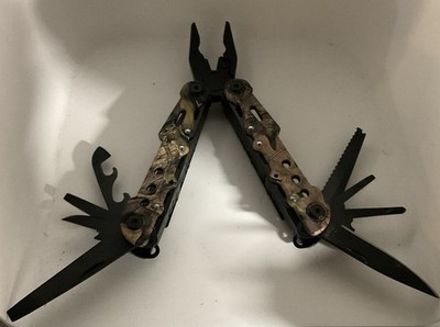 MOSSY OAK 13-in-1 Multi-tool Multi Function Pliers-Folding Pocket Tool EUC Pouch