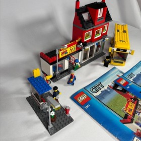 LEGO City 7641 City Corner Complete Retired No Box Bike Shop Pizza