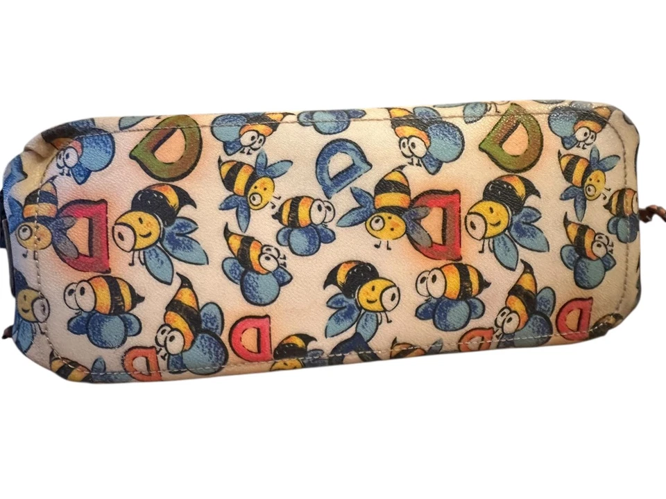 Bolso de mano con estampado de abejas Dooney & Bourke Disney  Foto 4 de 4