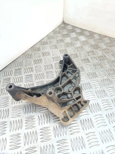 Volkswagen Passat Alltrack 2014 Diesel 130kW Halterung Lager Motor RPG18944