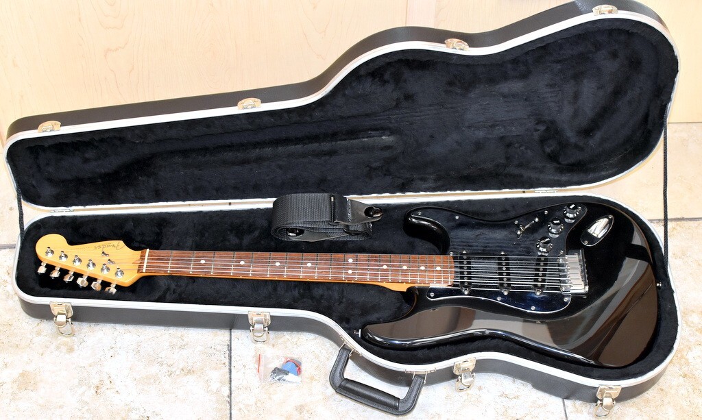 98年製 Fender Mexico Stratocaster (売り切り) 1998 Fender Standard Stratocaster USA Made, Black, Mirror