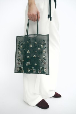ZARA 刺繍入り布製バッグ 6385/410 Zara Embroidered Fabric Bag Blue 6385/410/400 Floral Detail