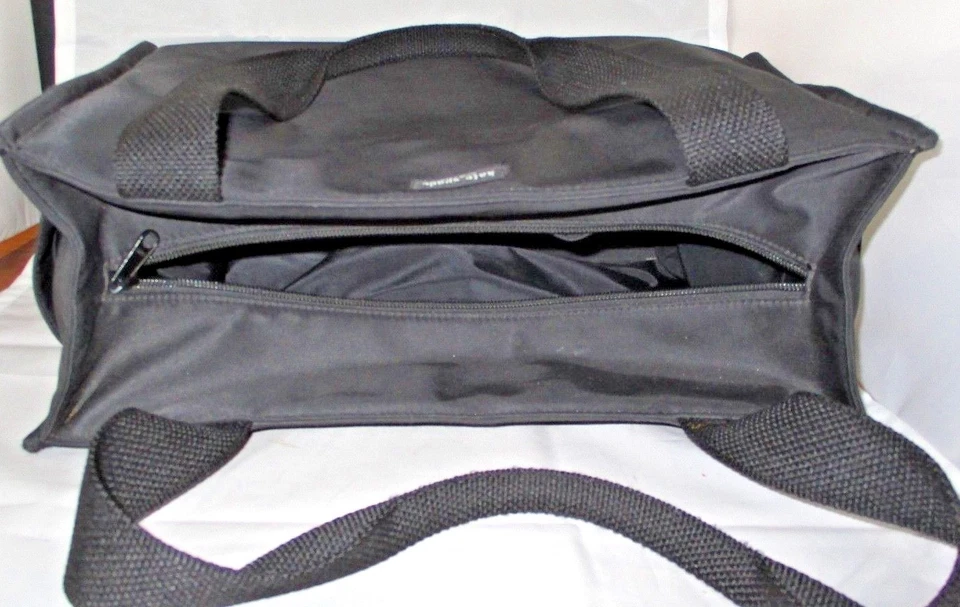 BOLSA DE PAÑALES KATE SPADE Clásica Negra Nylon con Almohadilla Foto 4 de 4