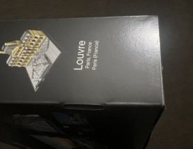 DAMAGED BOX LEGO Architecture Louve 21024 Paris France Landmark Retired