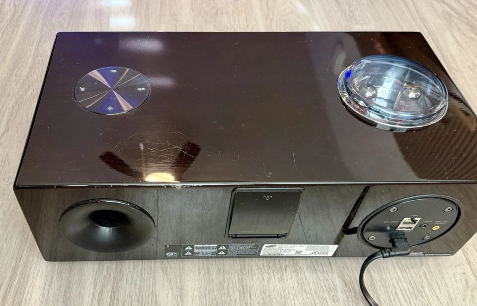 Samsung DA-E751 Tubo de vacío y amplificador digital Sistema de audio inalámbrico con doble base Foto 4 de 4